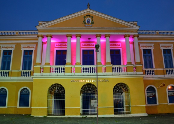 Arquidiocese da ParaÃ­ba apoia o Outubro Rosa.